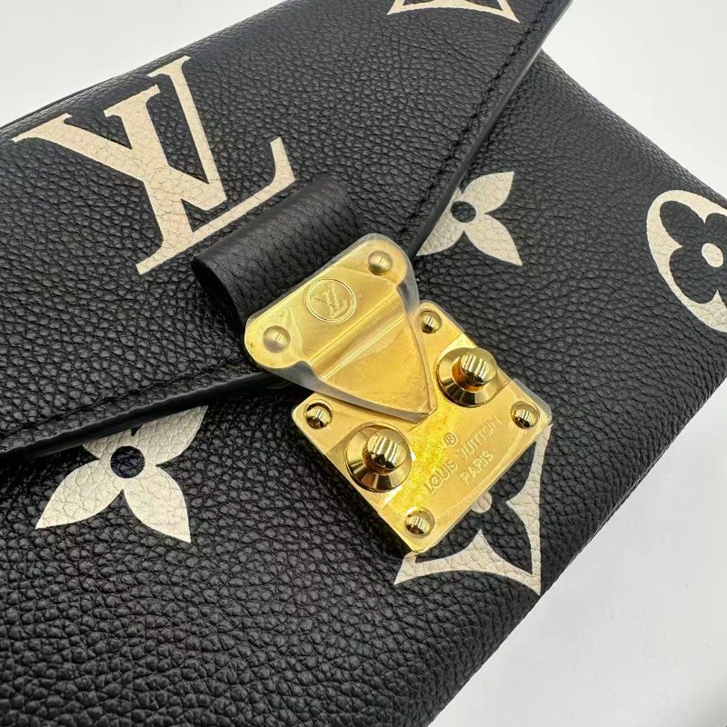 LOUIS VUITTON Pochette Métis East West 可拆卸可調節肩帶壓 壓紋軟粒面牛皮革 小郵差包 M46596-5
