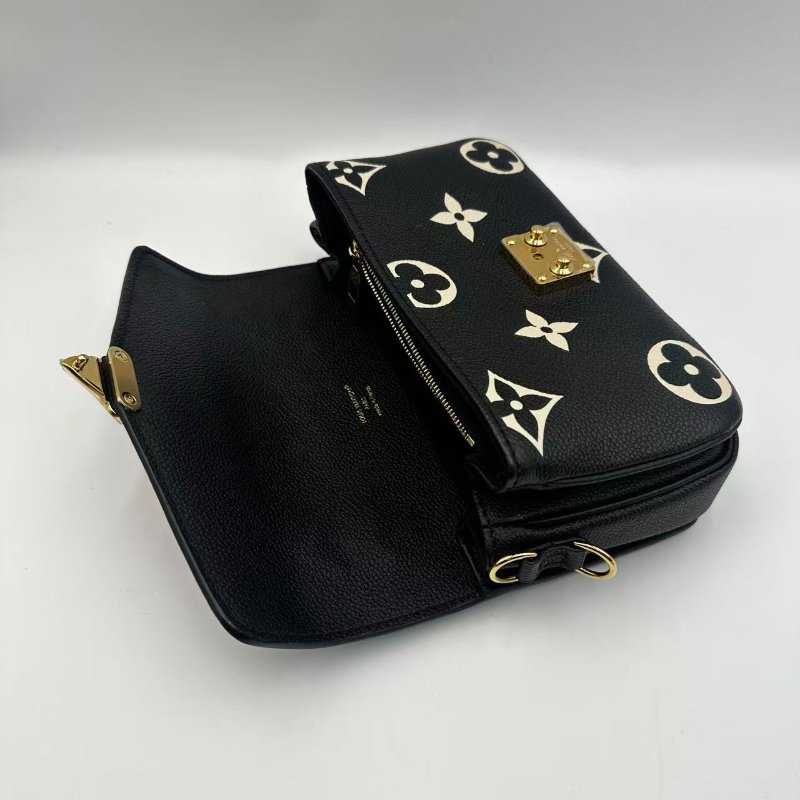 LOUIS VUITTON Pochette Métis East West 可拆卸可調節肩帶壓 壓紋軟粒面牛皮革 小郵差包 M46596-7