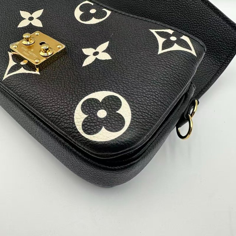 LOUIS VUITTON Pochette Métis East West 可拆卸可調節肩帶壓 壓紋軟粒面牛皮革 小郵差包 M46596-9