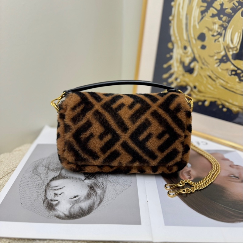 【閒置❤️】 Fendi Baguette Mini毛絨法棍包FF老花滿印logo羊羔毛拼牛皮 手提袋 斜挎包-1