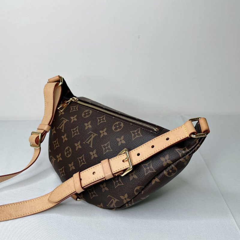 LV Monogram老花胸背包-4