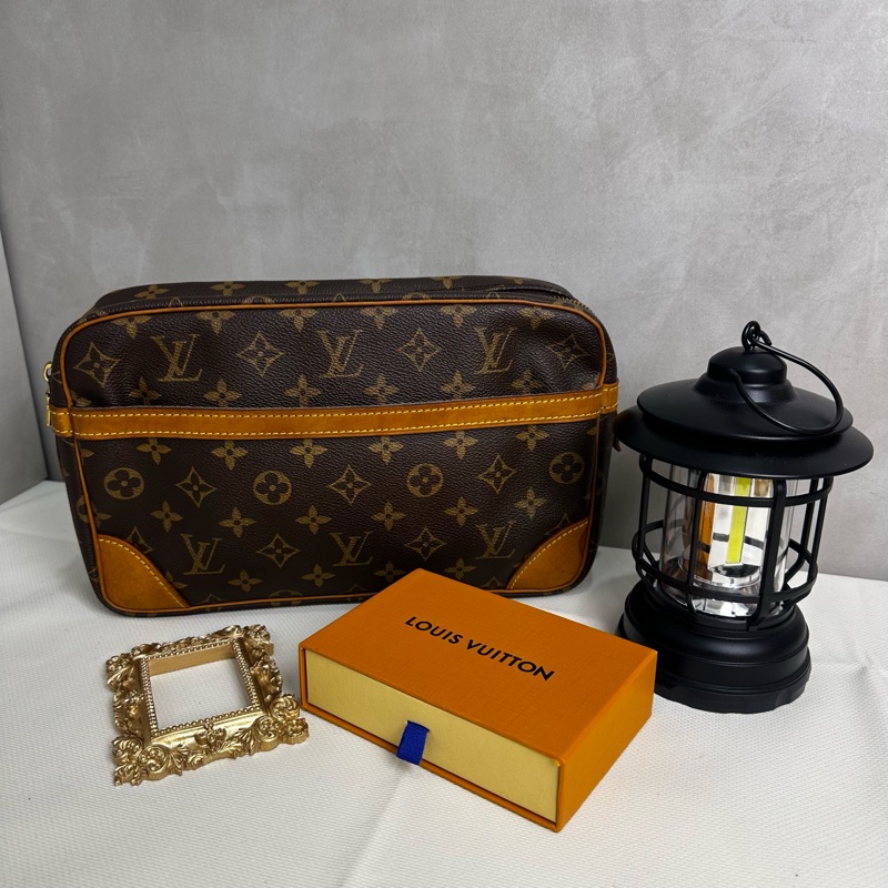 Louis Vuitton 復古手拿包-1