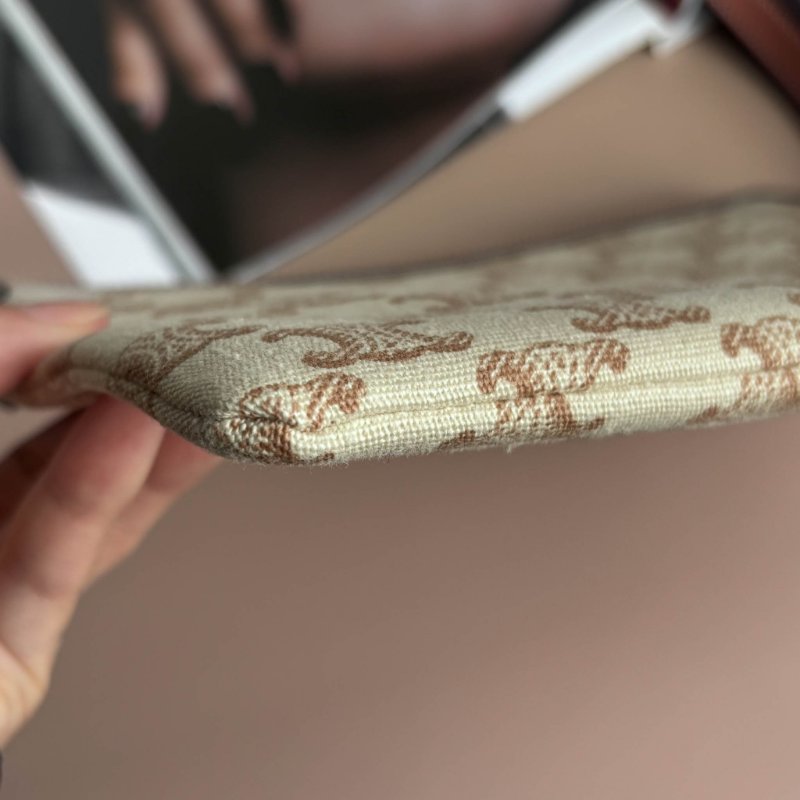 ::CELINE:: CUIR TRIOMPHE小號收納袋 手拿包 萬用包 化妝包-10