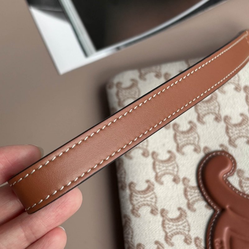 ::CELINE:: CUIR TRIOMPHE小號收納袋 手拿包 萬用包 化妝包-16