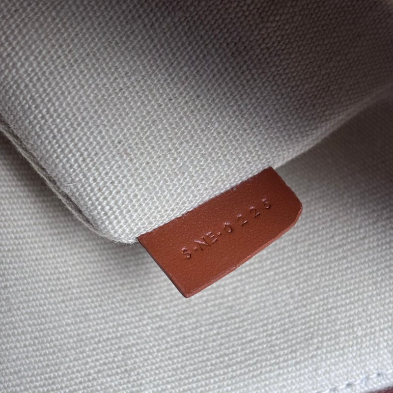 ::CELINE:: CUIR TRIOMPHE小號收納袋 手拿包 萬用包 化妝包-21