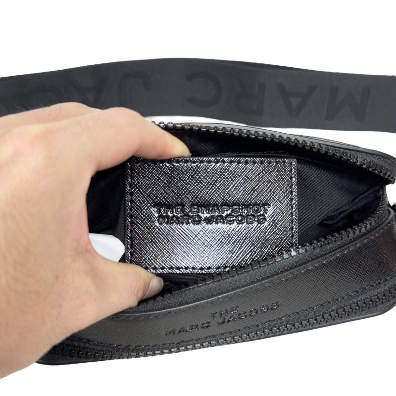 MARC JACOBS Softshot So Black 斜背包-22