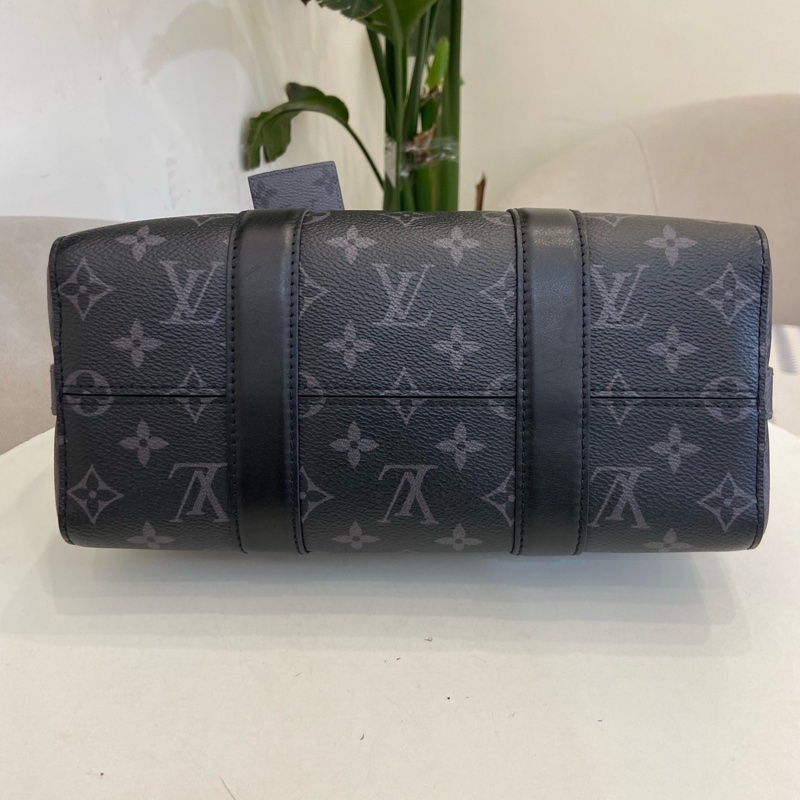 Lv keepall27 黑武士男士斜挎包-4