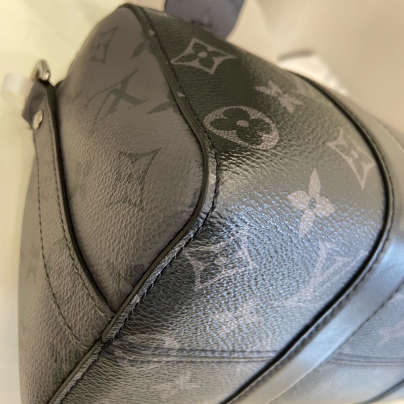 Lv keepall27 黑武士男士斜挎包-5