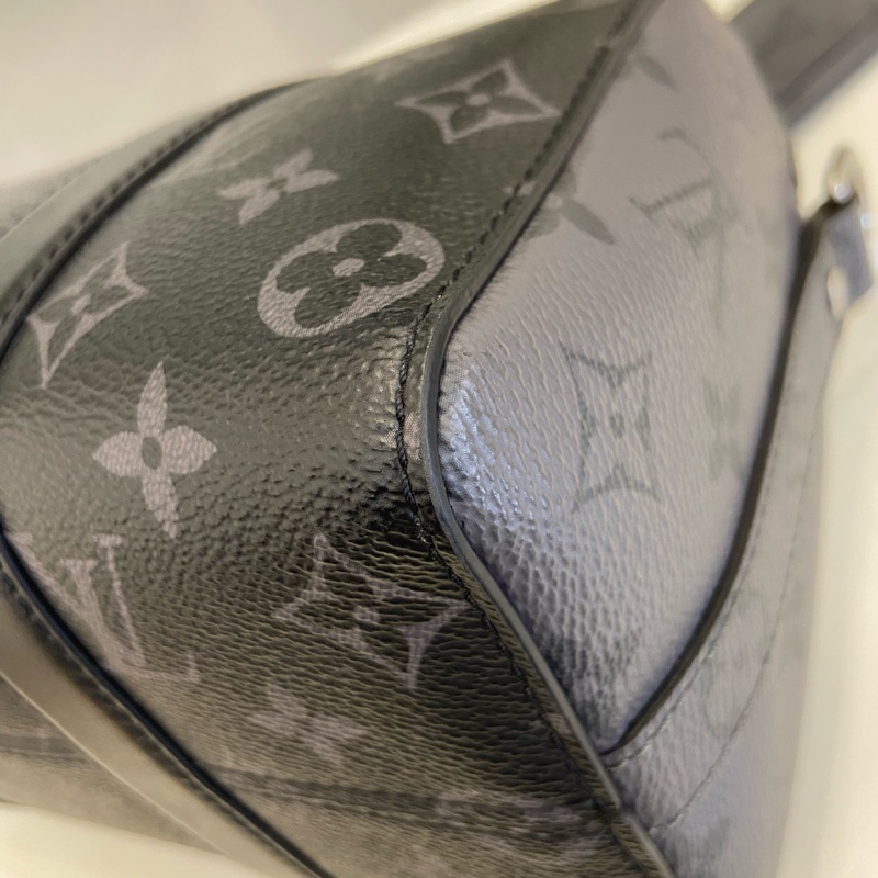 Lv keepall27 黑武士男士斜挎包-7