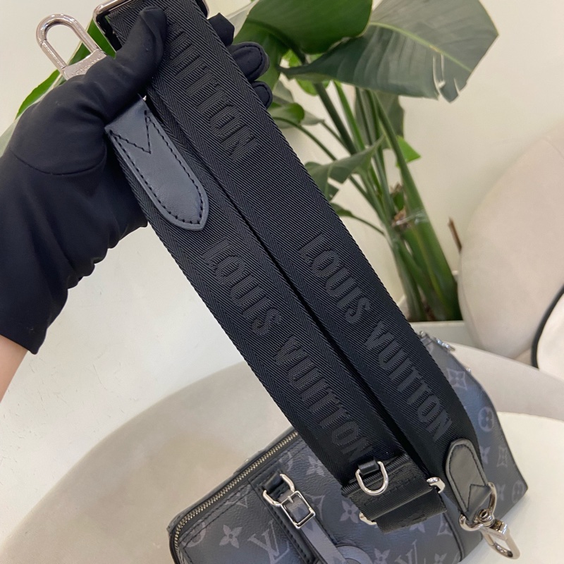 Lv keepall27 黑武士男士斜挎包-15