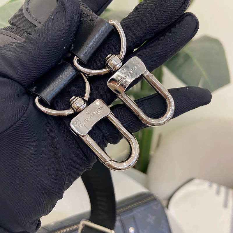 Lv keepall27 黑武士男士斜挎包-16