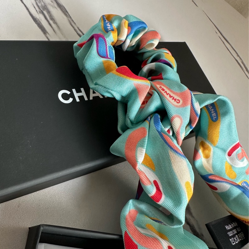 Chanel買一送一的髮飾加絲巾可以兩用-4