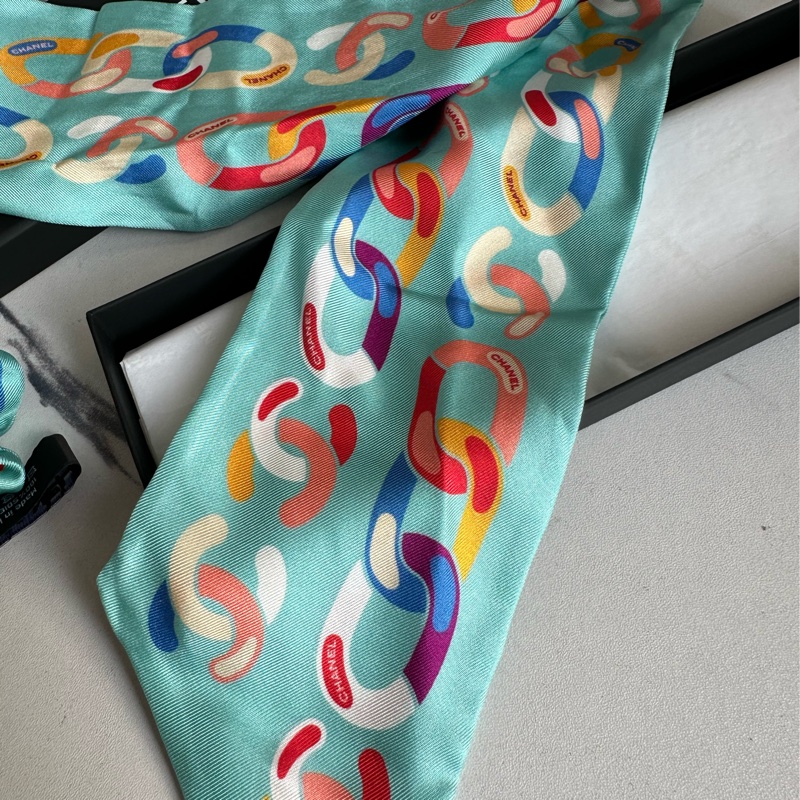Chanel買一送一的髮飾加絲巾可以兩用-6