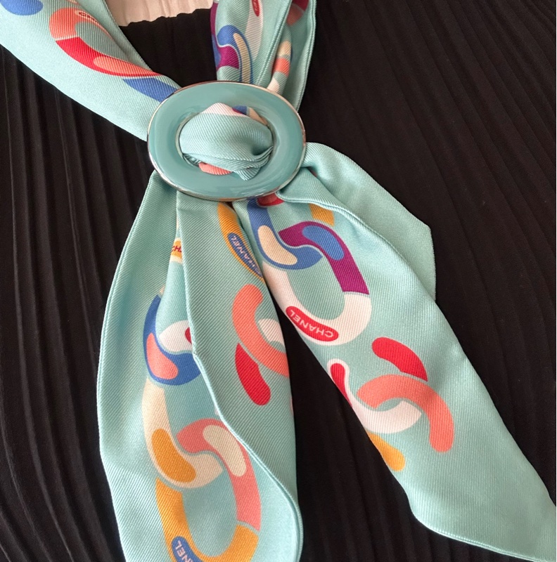 Chanel買一送一的髮飾加絲巾可以兩用-7