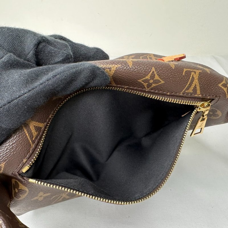 LV Monogram老花胸背包-7