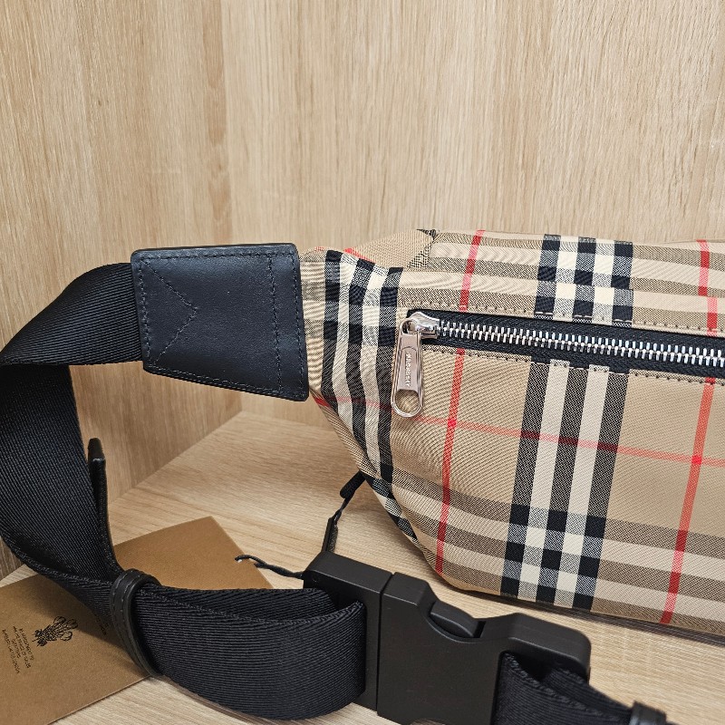 [品況新甜價❣️] Burberry經典格紋帆布拉鏈胸口腰包-7