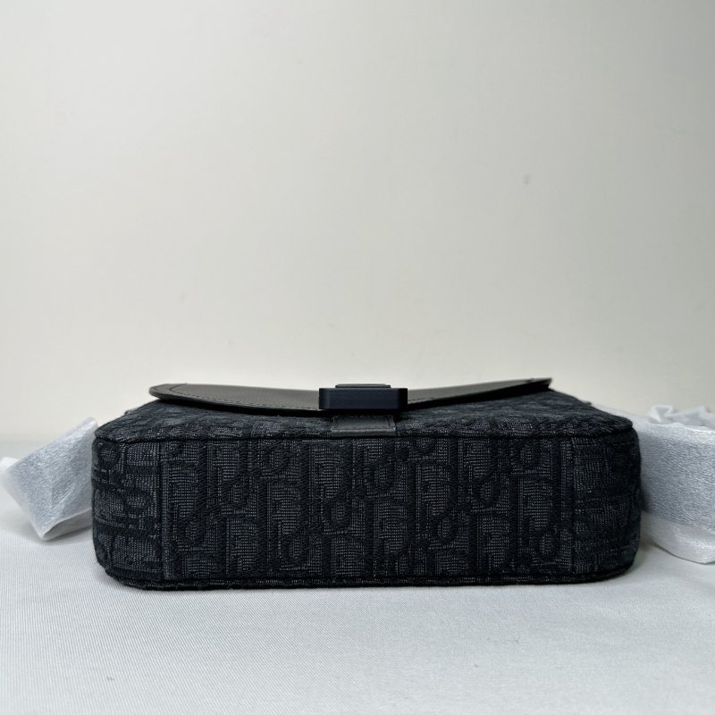 DIOR 全新Saddle小型翻蓋郵差包-9