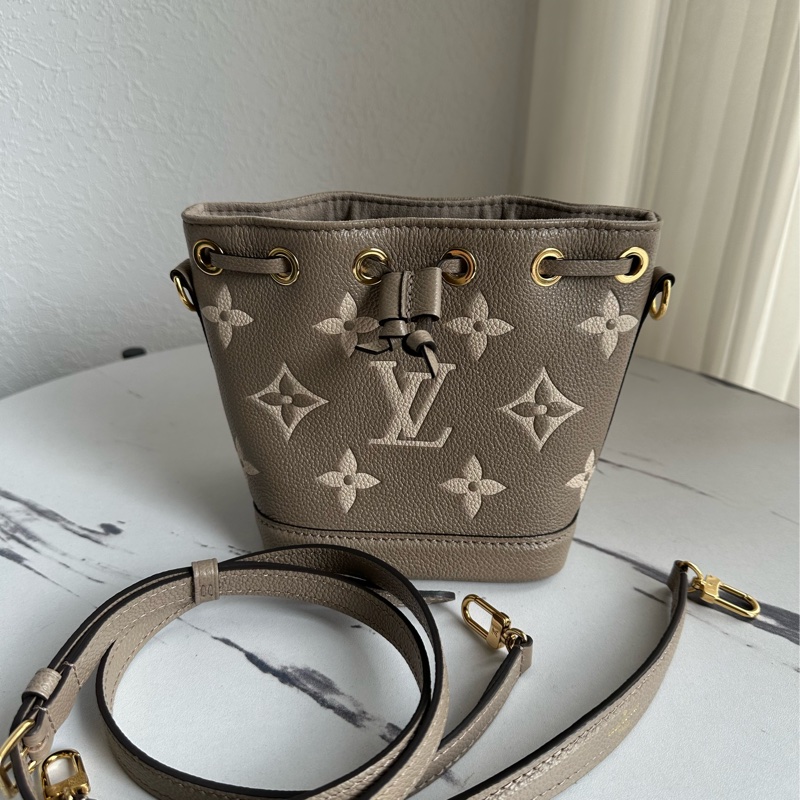 lv最夯的斑鳩灰水桶包Nano-0