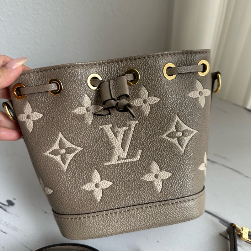 lv最夯的斑鳩灰水桶包Nano-1