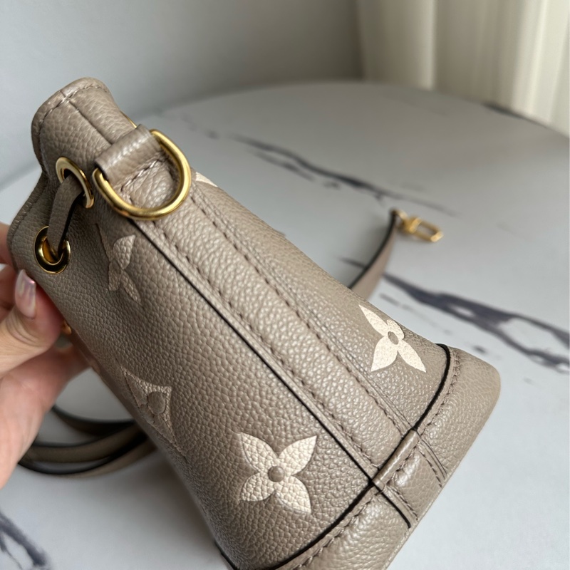 lv最夯的斑鳩灰水桶包Nano-8