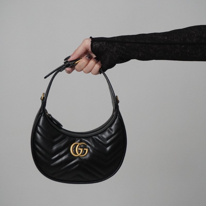 Gucci Marmont 衍縫小牛皮手提/斜背彎月包(699514-黑)-0