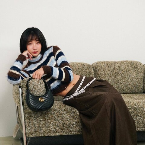 Gucci Marmont 衍縫小牛皮手提/斜背彎月包(699514-黑)