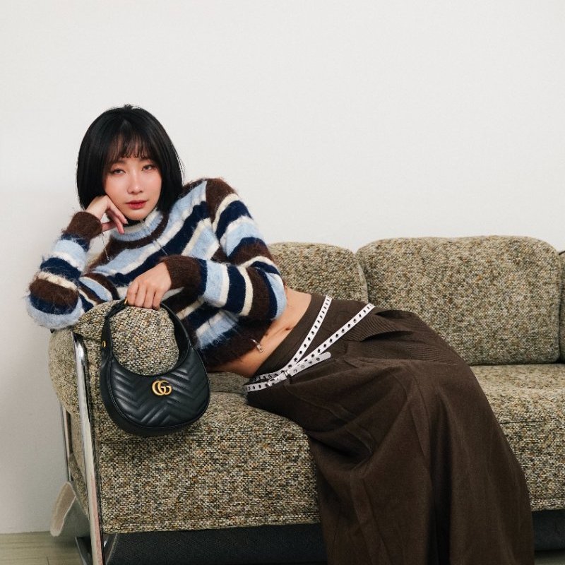 Gucci Marmont 衍縫小牛皮手提/斜背彎月包(699514-黑)-0