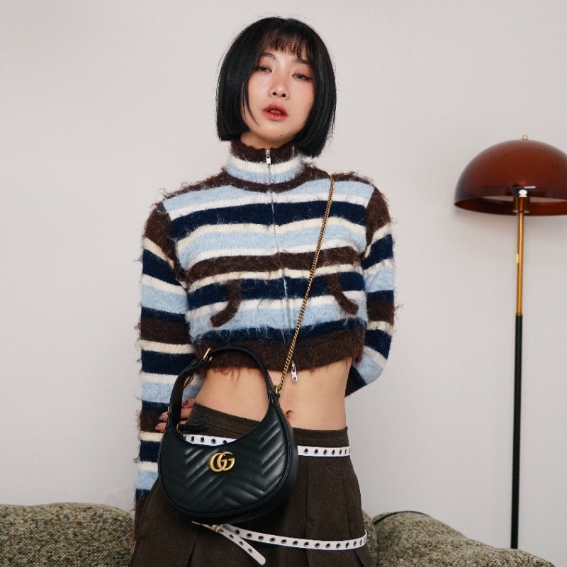 Gucci Marmont 衍縫小牛皮手提/斜背彎月包(699514-黑)-1