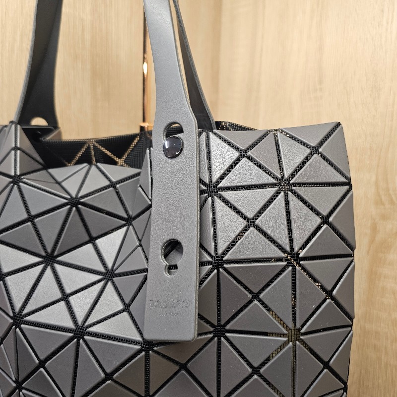 [品況新出清❣️] 三宅一生IsseyMiyake消光灰10*10手提肩背包-3