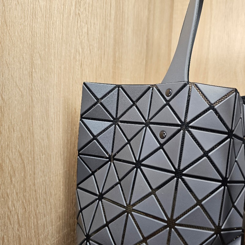 [品況新出清❣️] 三宅一生IsseyMiyake消光灰10*10手提肩背包-6