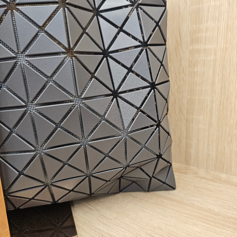 [品況新出清❣️] 三宅一生IsseyMiyake消光灰10*10手提肩背包-7