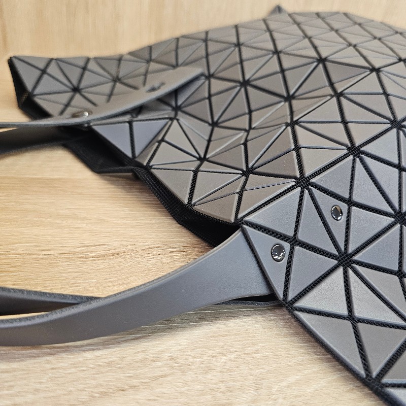 [品況新出清❣️] 三宅一生IsseyMiyake消光灰10*10手提肩背包-9