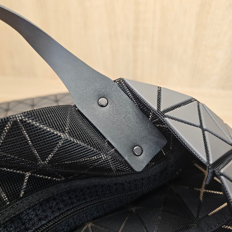 [品況新出清❣️] 三宅一生IsseyMiyake消光灰10*10手提肩背包-10