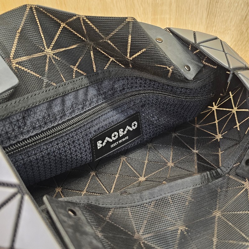 [品況新出清❣️] 三宅一生IsseyMiyake消光灰10*10手提肩背包-11