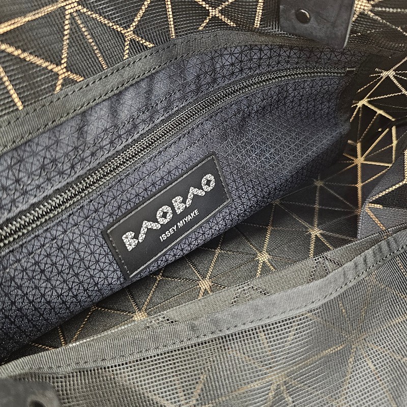 [品況新出清❣️] 三宅一生IsseyMiyake消光灰10*10手提肩背包-12