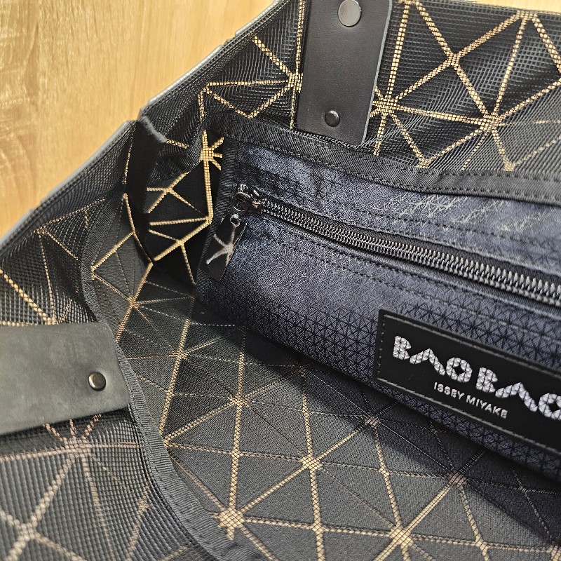 [品況新出清❣️] 三宅一生IsseyMiyake消光灰10*10手提肩背包-14