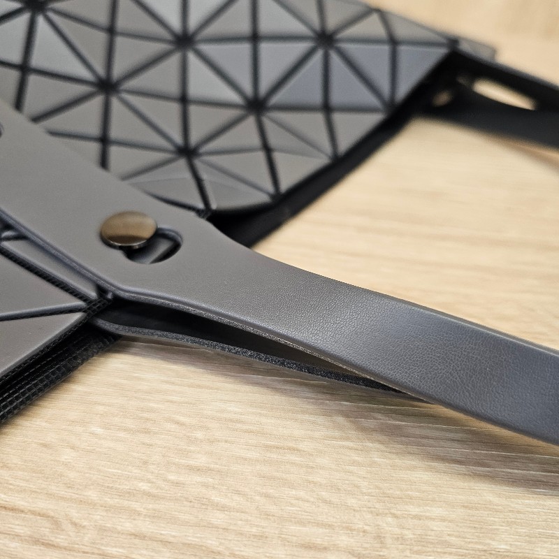 [品況新出清❣️] 三宅一生IsseyMiyake消光灰10*10手提肩背包-15