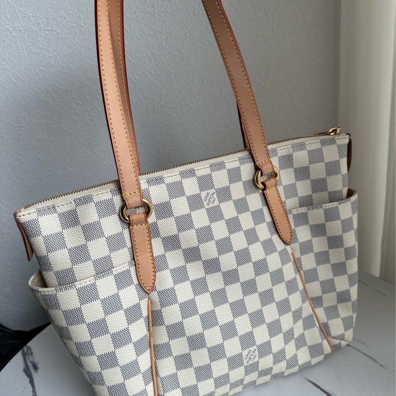 lv白色期盤天心包-5