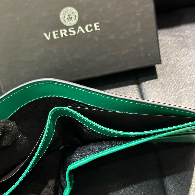 💎Han's house精品服飾💎 VERSACE 凡賽斯 女神頭 頂級黑牌 短夾-1