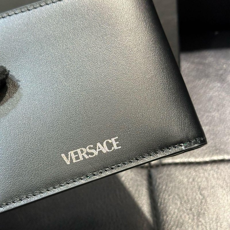 💎Han's house精品服飾💎 VERSACE 凡賽斯 女神頭 頂級黑牌 短夾-3