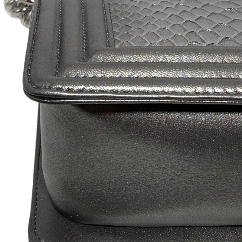 【2418】香奈兒 LeBoy Small 新款灰銀色 26 系列蟒蛇皮斜背包 小號-3