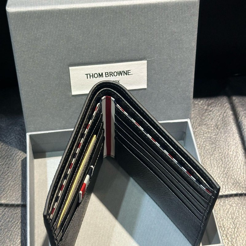 💎Han's house精品服飾💎Thom Browne TB 荔枝皮 短夾 意大利製 現貨 原價13900-1