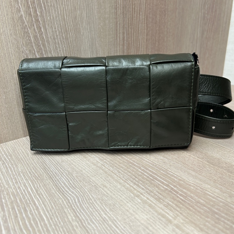 Bv 綠油臘牛皮belt cassette 8格胸口包-0