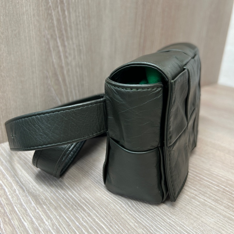 Bv 綠油臘牛皮belt cassette 8格胸口包-1