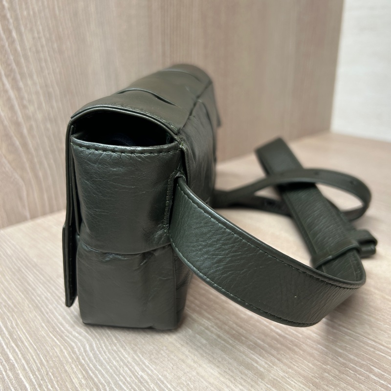 Bv 綠油臘牛皮belt cassette 8格胸口包-2