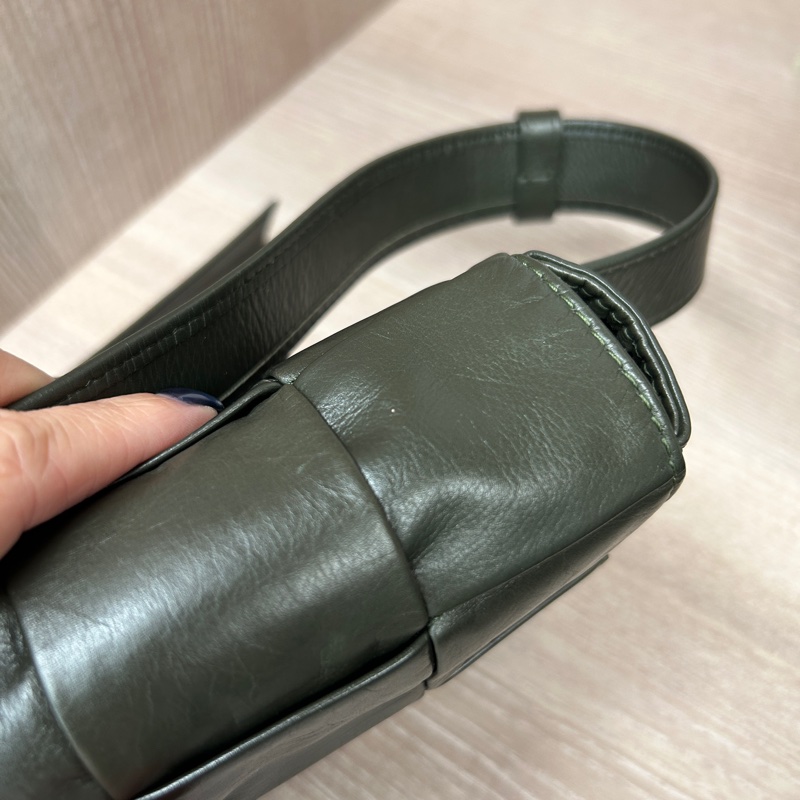 Bv 綠油臘牛皮belt cassette 8格胸口包-8