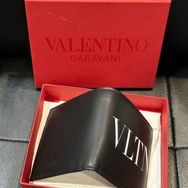 💎Han's house精品服飾💎VALENTINO 華倫天奴 小牛皮 短夾 零錢袋 現貨 原價16800-2