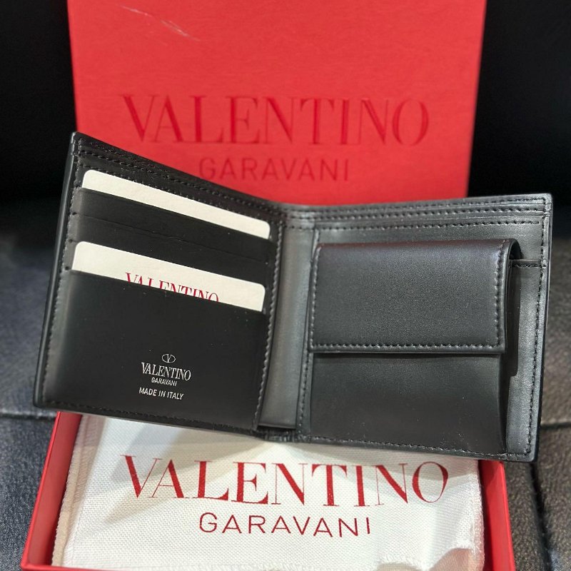 💎Han's house精品服飾💎VALENTINO 華倫天奴 小牛皮 短夾 零錢袋 現貨 原價16800-6