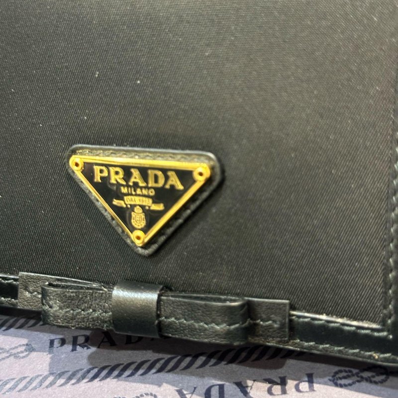 💎Han's house精品服飾💎 PRADA 三角鐵牌 尼龍 牛皮 零錢袋 短夾 義大利製-8