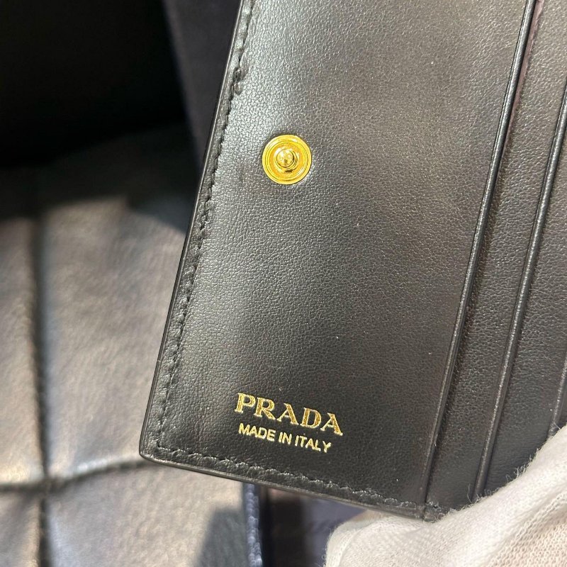 💎Han's house精品服飾💎 PRADA 三角鐵牌 尼龍 牛皮 零錢袋 短夾 義大利製-9